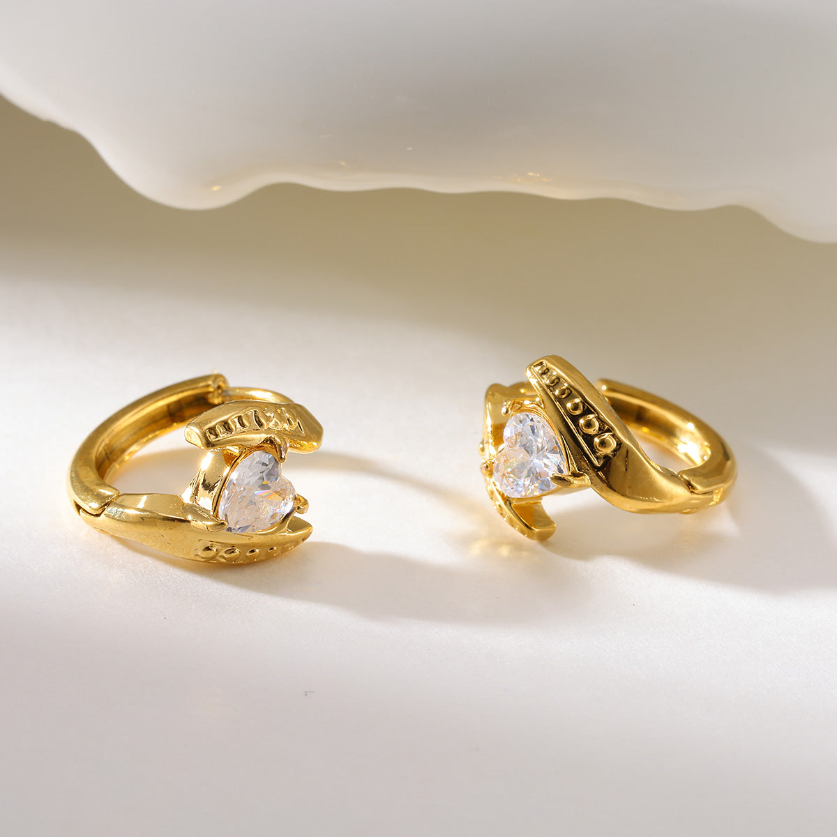 18K Real Gold Geometric Heart-shaped Rhinestone Earrings